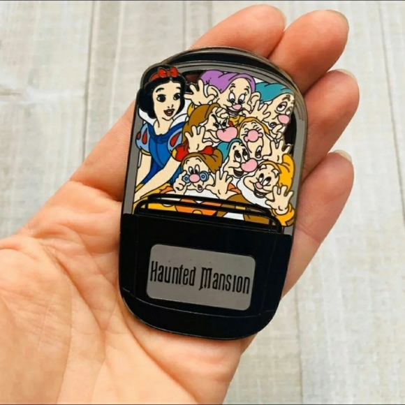 Fantasy Disney Pin - Snow White Haunted Mansion - Picture 4 of 4